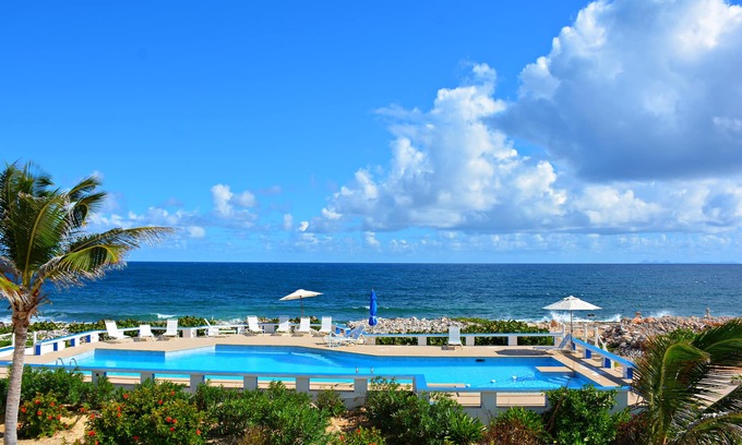 Sandy Hill Condo | Seaside Splendor: 2-3 BR w/Expansive Deck, Panoramic Views, AC, Wifi, & Pool