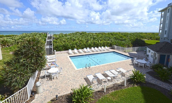 Stuart Condo | Seaside Tails: Pet-Friendly 2-Bedroom Oceanfront Condo