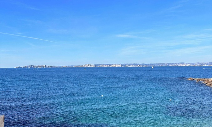 Montredon House | Seaside town house, quiet and bright