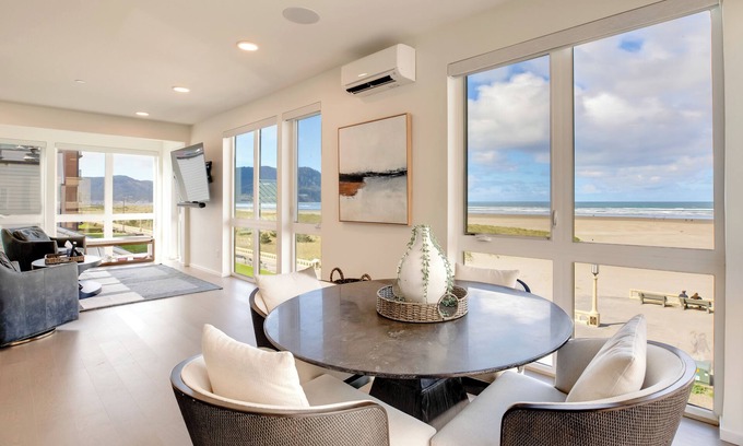 Seaside Condo | Seaside Vacation Rental: Walk to Beach & Downtown!