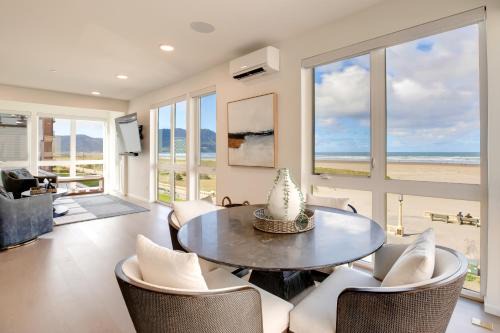Seaside Apartment | Seaside Vacation Rental Walk to Beach and Downtown!