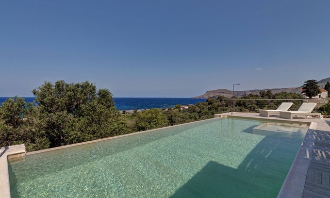 Sfinari Villa | Seaside Villa Sfinari – Steps from the Beach