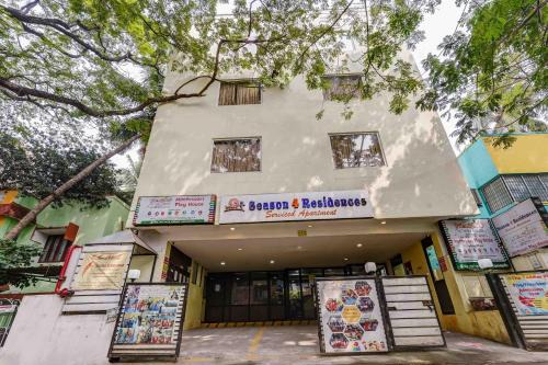 Mylapore Tiruvallikk Hotel | Season 4 Residences -Thiruvanmiyur Near Tidel park Apollo Proton cancer center and IIT Madras Research Park