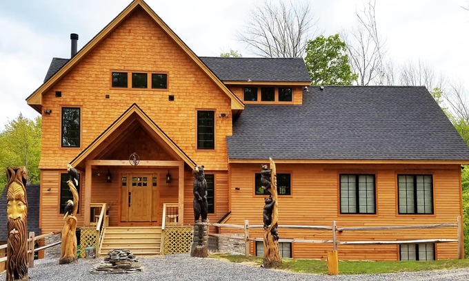 Ludlow House | Seasonal- Luxury on Okemo overlooking mountain stream, WALK to SACHEM Trail !