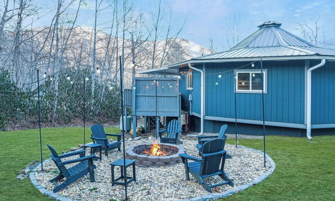 Maggie Valley Cottage | Seasonal Mountain View! Hot Tub, Fire Pit, Arcade, Foosball, Wifi, Dogs OK!