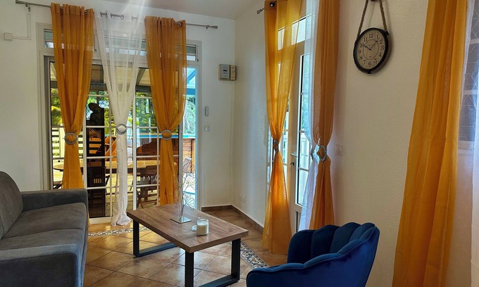 Le Moule Cottage | Seasonal rental 5 minutes from the Damoiseau Distillery