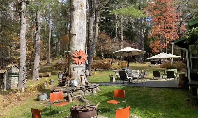 Yulan Cottage | Seasonal Retreat- 60 day minimum-Sticks and Stones "Cottage on the Brook"