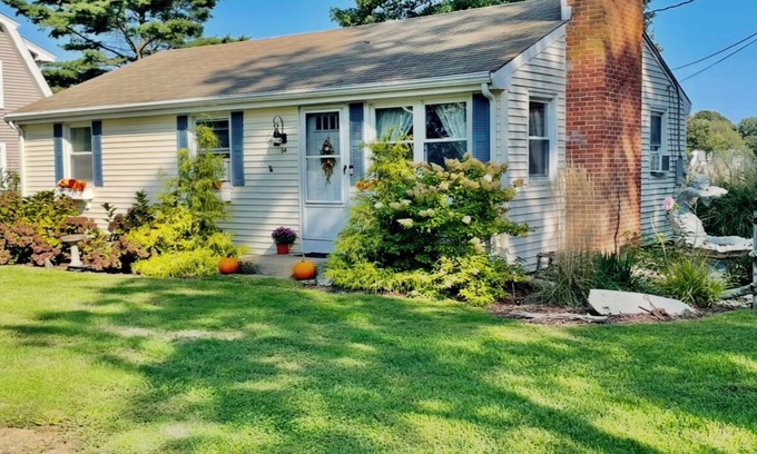 Old Saybrook House | SeaStar Beach HousenCLOSE WALK TO OCEAN Private Beach Access