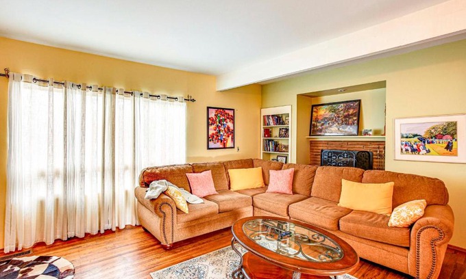 SeaTac House | SeaTac Home with Patio and Grill - 3 Mi to Airport!