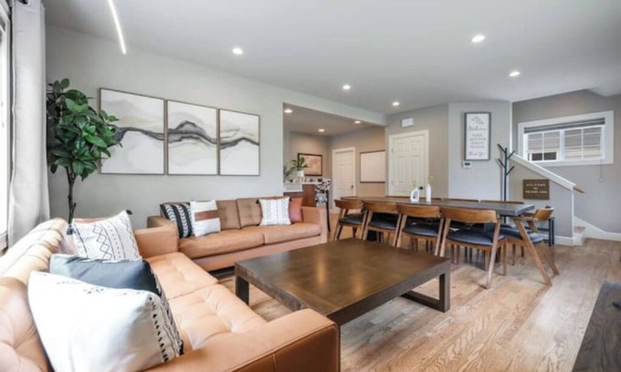Southeast Magnolia House | Seattle/Gorgeous 4 BR Home/Free Parkingn