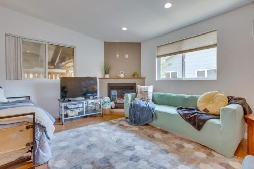 Pinehurst Apartment | Seattle Retreat Patio, Outdoor Dining and Fireplace