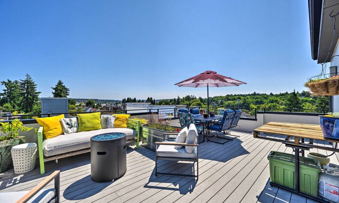 Sunset Hill House | Seattle Retreat w/Canal + Mountain Rooftop Views!