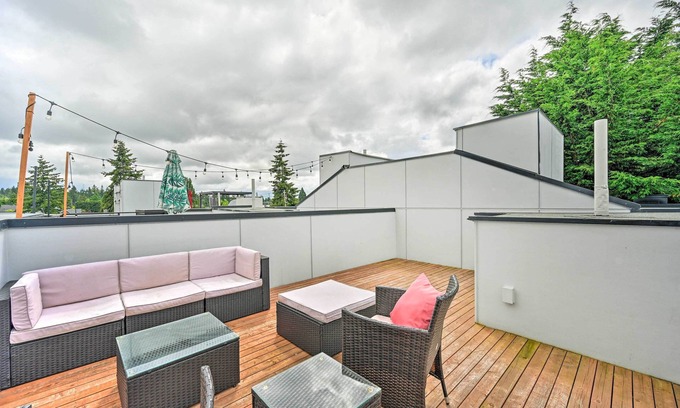 Licton Springs House | Seattle Townhome: Rooftop Deck < 7 Mi to Dtwn