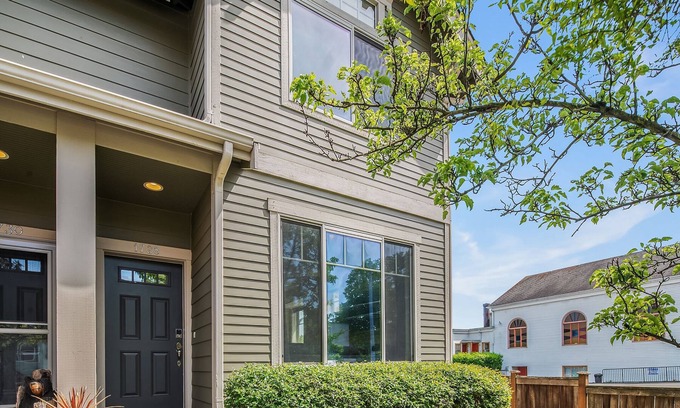Mann House | Seattle Vacation Home: The Parsonage - Modern 3bed/3.5bath, great location
