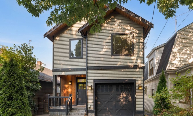 Mann House | Seattle Vacation Home: The House of Suffrage