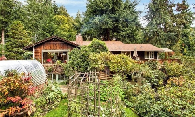 Seahurst House | Seattle Vintage Retreat
