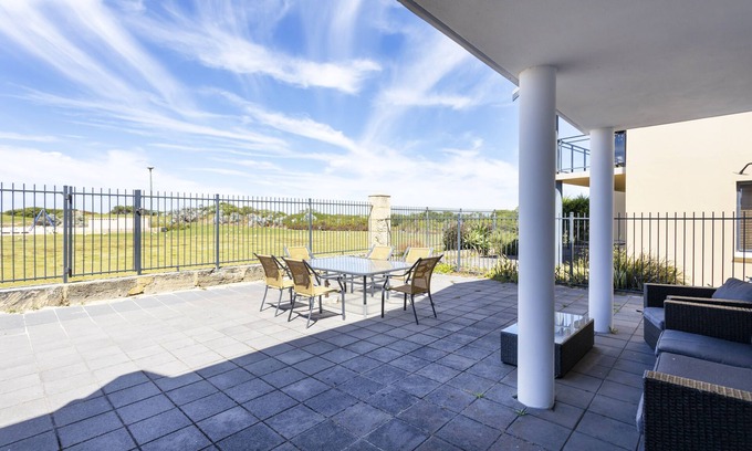 Ledge Point House | Seaview Apartment