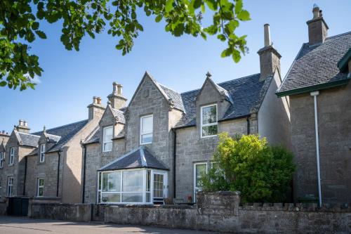Nairn House | Seaview House - A Traditional Home by the Beach