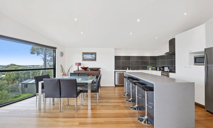 Jan Juc House | Seaview Sanctuary: Jan Juc Stay with Ocean Views