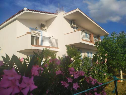 Mirina Apartment | Seaview Saravari Studios