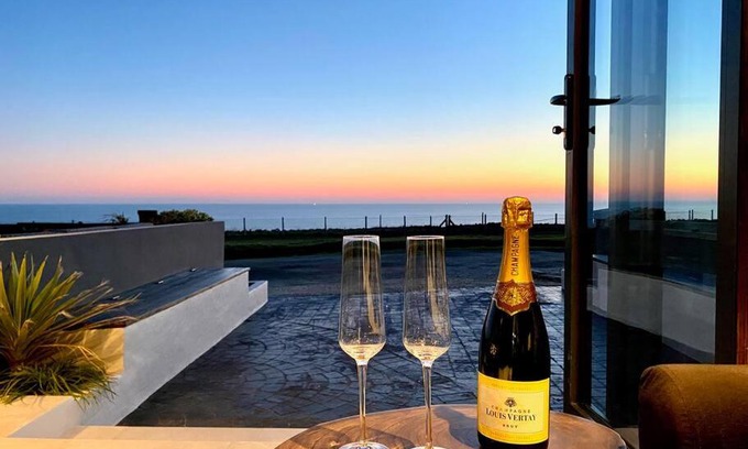 Peacehaven Apartment | Seaview Stay