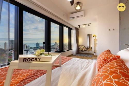 Downtown George Town Apartment | Seaview Sunrise 1BR at Tropicana 218 at Central Location & Food Hunt Friendly