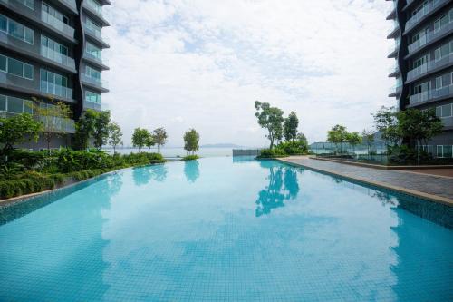 Kampung Sungai Nibong Apartment | Seaview SuperCondo, near Queensbay