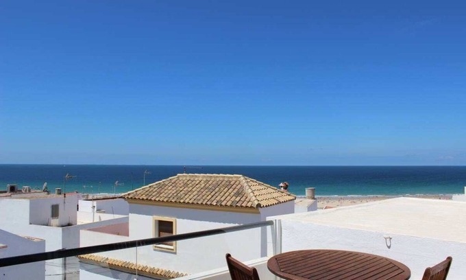 Conil de la Frontera City Center House | Seaviews and private Terrace near to the beach - townhouse Sarina with aircondition and garage parking, with wifi internet