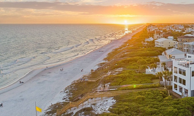 Seawalk Circle House | 🐚🐬 Seawalk Sanctuary | Private Beach Access | Rooftop Pool | 30A Views | Free Chair Service