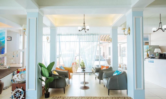 Koror House | Seaward Sea view double room with balcony