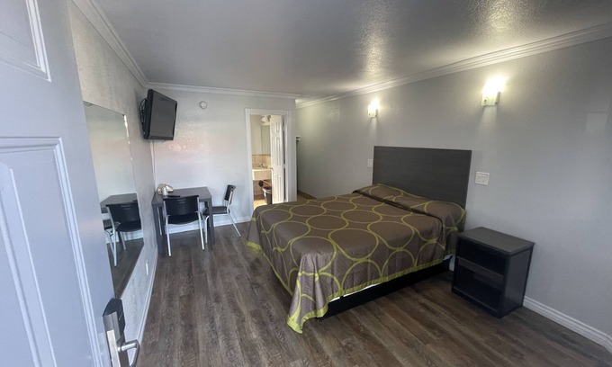 Mid City Hotel | Seaway Motel