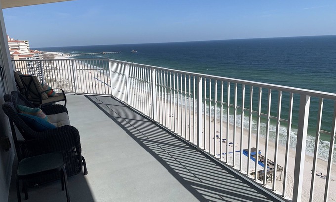 Gulf Shores Condo | SEAWIND #1704~CORNER UNIT with DOUBLE BALCONY! *THREE rooms w/balcony access!*