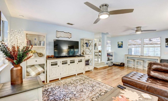 Crestview House | Secluded 2-Home Getaway on Less Than 13 Forest Acres!