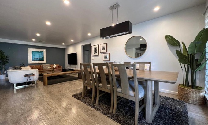 Inglewood House | Secluded 2BR 2BA Unit near Beach & DTLA