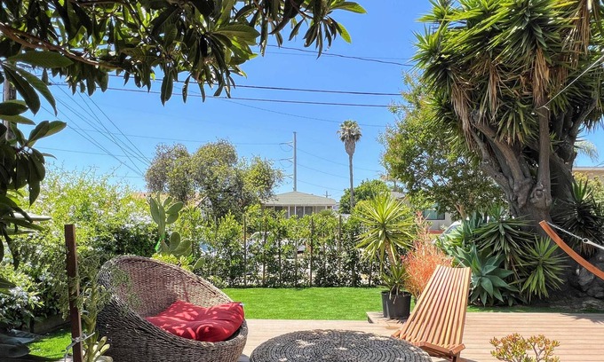 Ladera Heights House | Secluded 2BR Unit near Beach (SH1-LAD)