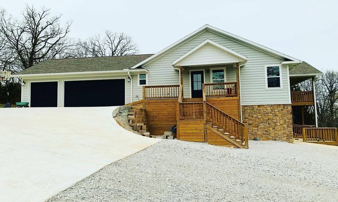 Madison County House | Secluded 4 Bedroom 4 bathroom near Wedding Venue