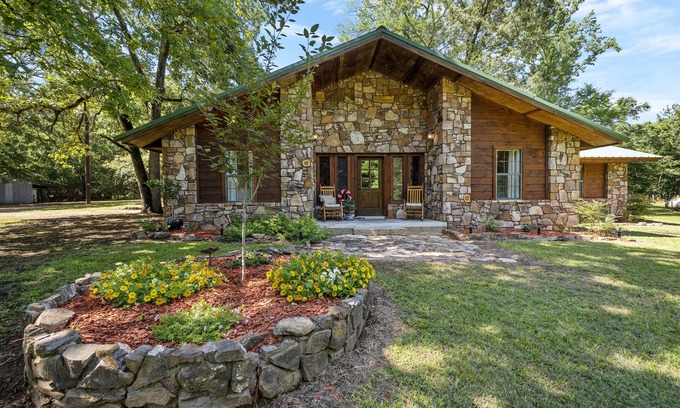 Broken Bow House | Secluded 4 bedroom farmhouse nestled on 8 acres with large lawn and oak trees.