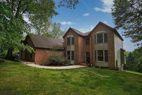 State College House | Secluded 4 bedroom with hot tub minutes from campus