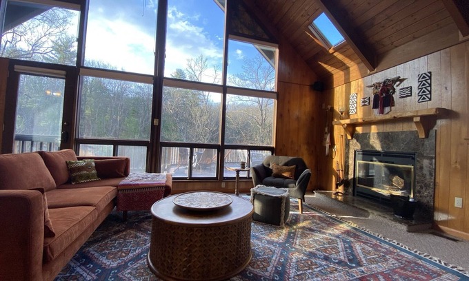 Mount Jackson Cabin | Secluded 8 Acre Cabin Getaway in the Shenandoah Mountains