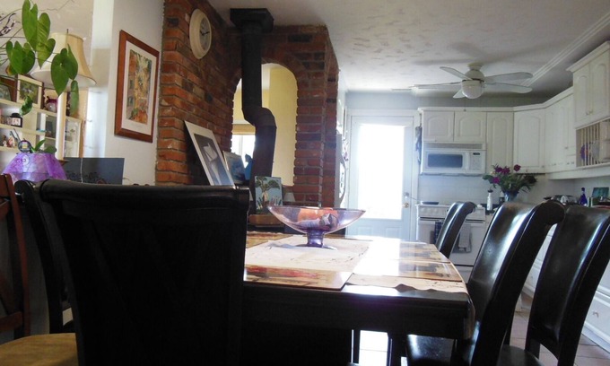 Lincoln House | Secluded and private in Grimsby, Ontario winery region