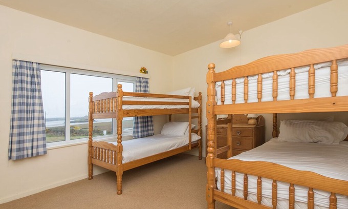 Caergeiliog House | Secluded Beach House