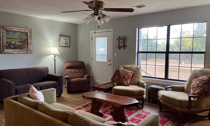 Fredericksburg Cabin | Secluded cabin - 10 miles from Fredericksburg!