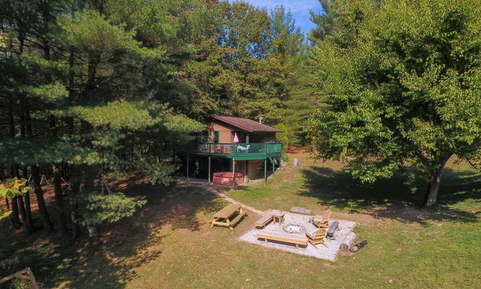 Carbon Hill Cabin | Secluded Cabin in Hocking Hills with Hot Tub overlooking Pond near ATV Trails