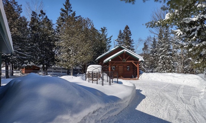 Chetek Cabin | Secluded cabin in the woods-UTV, hunting, fishing, pet friendly