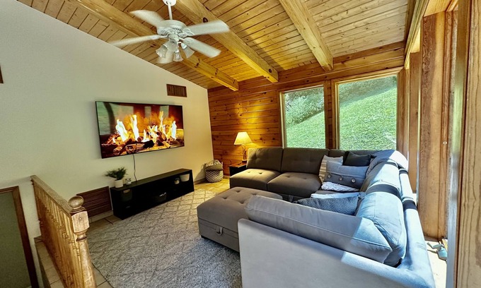 Townsend Cabin | Secluded cabin on 22 acres beautiful views, new theater room, near Cades Cove!