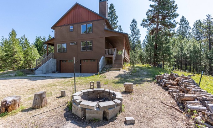 Cascade Cabin | Secluded cabin on 6 acres- wood fireplace- sleeps 11