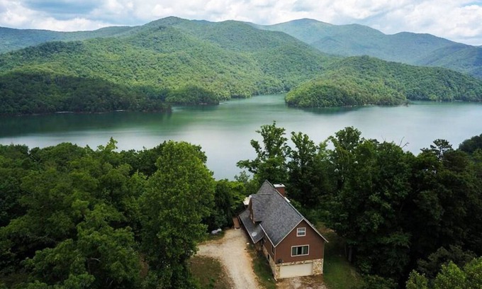 Robbinsville House | Secluded Cabin Overlooking Fontana Lake & Smoky Mtns NP