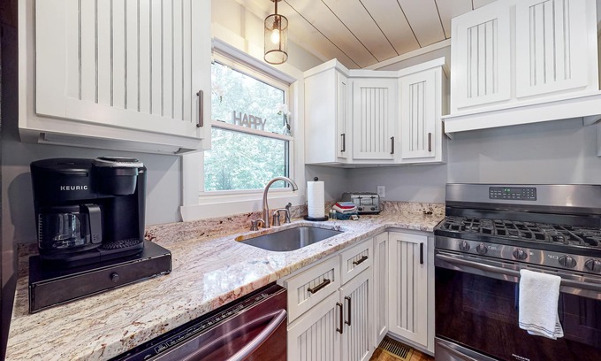 Eagle Mountain Cabin | Secluded cabin with electric fireplaces, foosball table, deck, hot tub& firepit