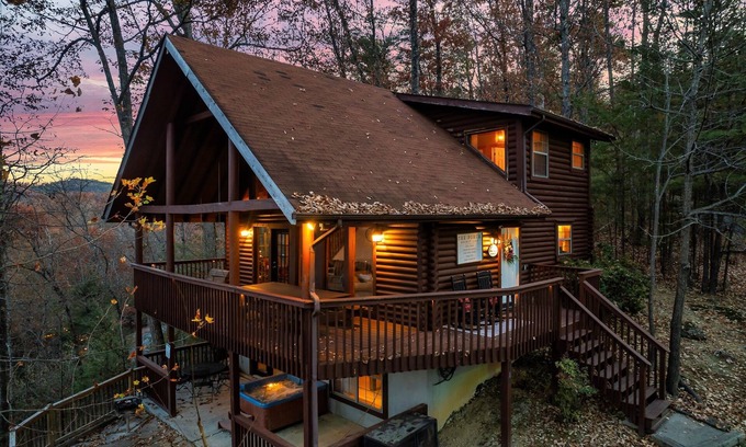 Gatlinburg - Pigeon Forge House | Secluded Cabin with Mountain Views! Prime Location