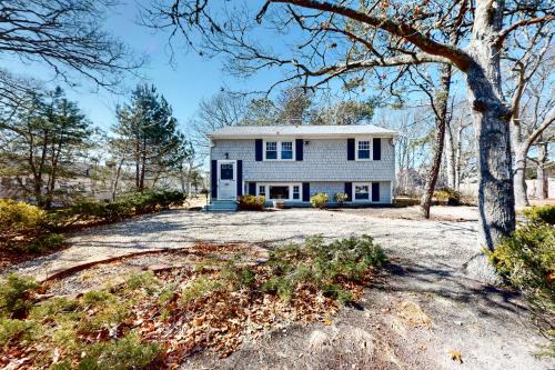 West Yarmouth House | Secluded Cape Ranch